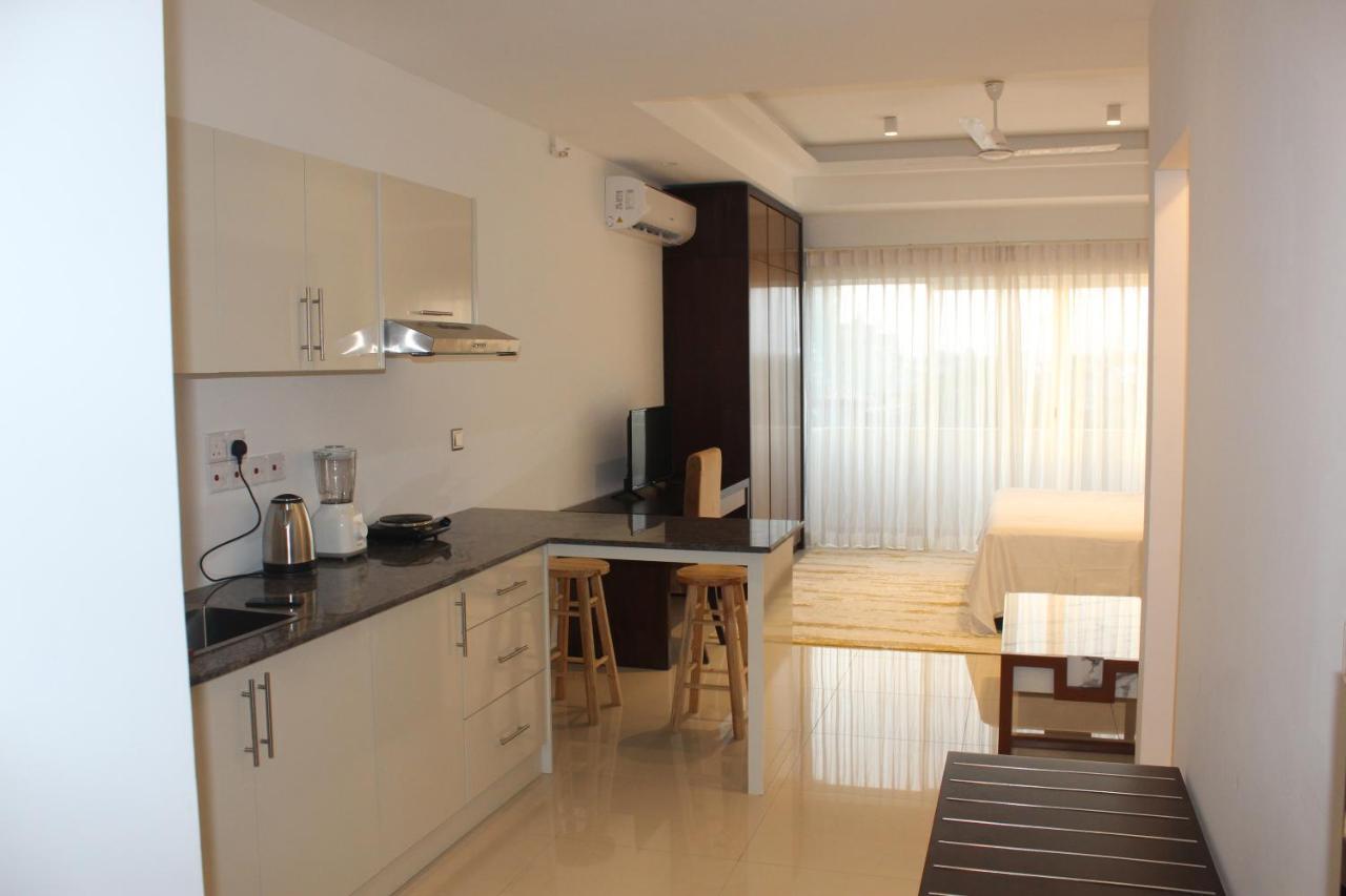 Ocean Breeze Sea View Luxury Apartments Negombo Buitenkant foto