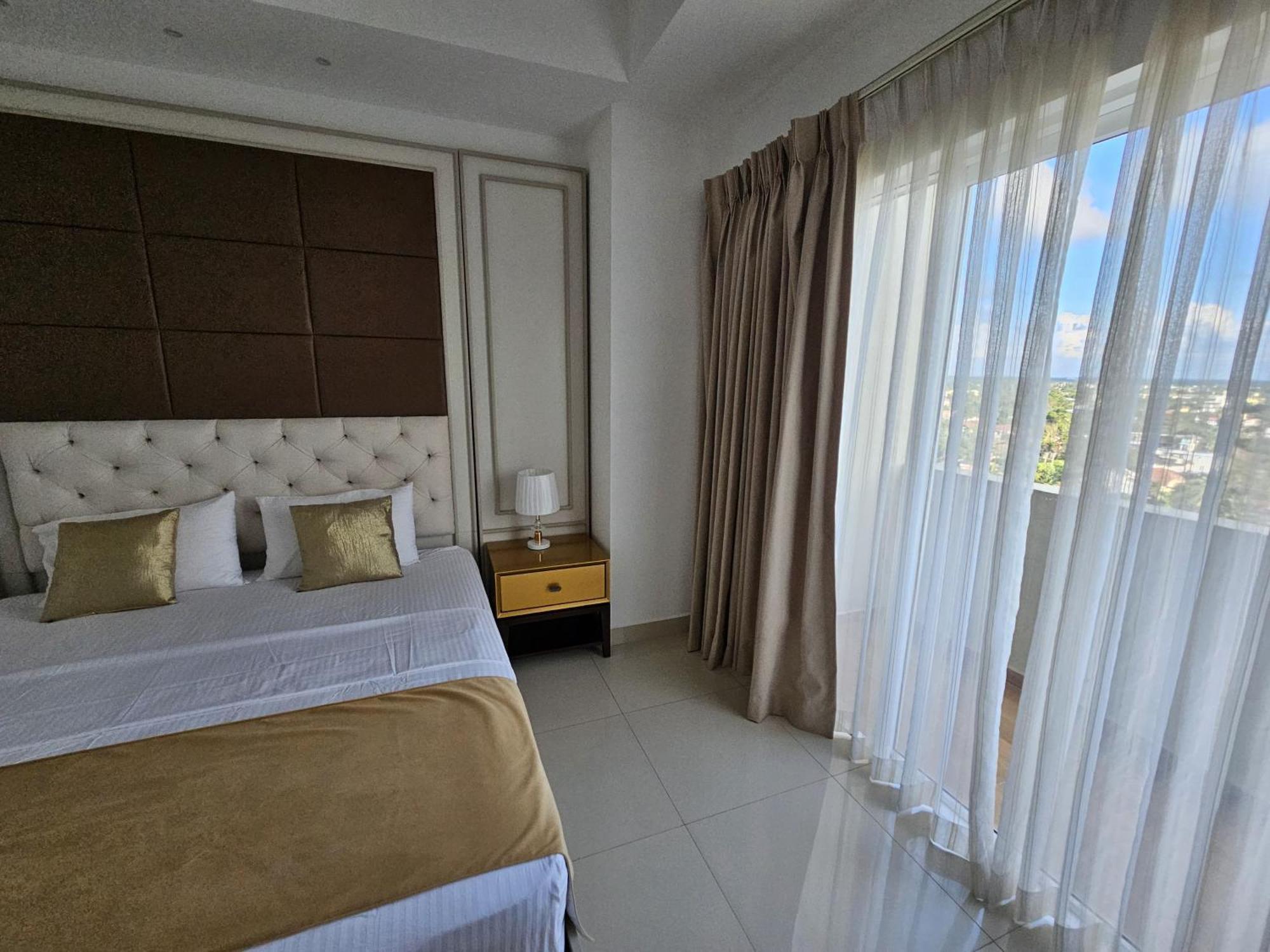 Ocean Breeze Sea View Luxury Apartments Negombo Buitenkant foto