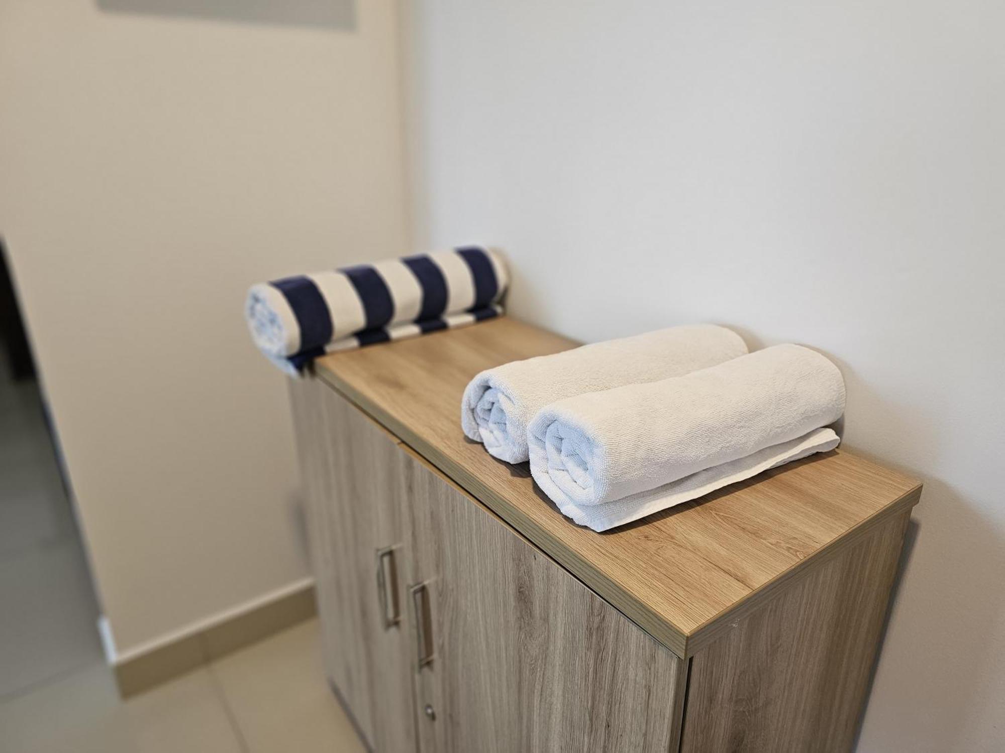 Ocean Breeze Sea View Luxury Apartments Negombo Buitenkant foto