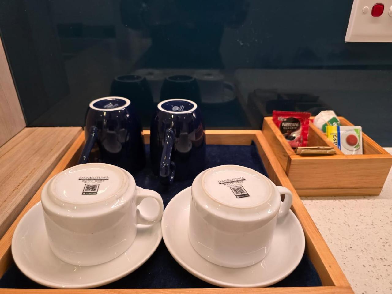 Ocean Breeze Sea View Luxury Apartments Negombo Buitenkant foto