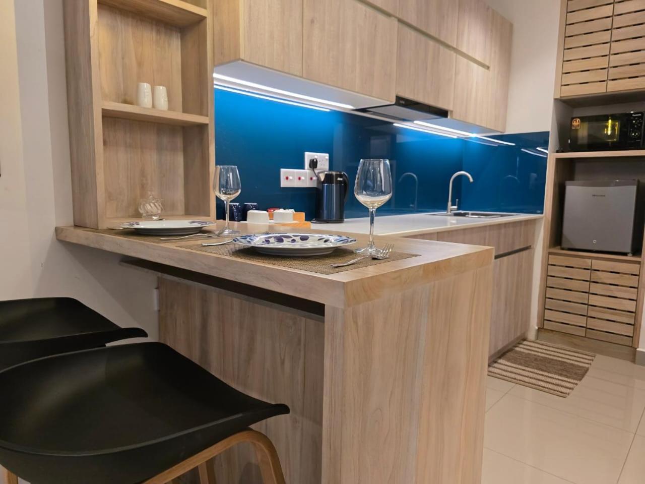 Ocean Breeze Sea View Luxury Apartments Negombo Buitenkant foto